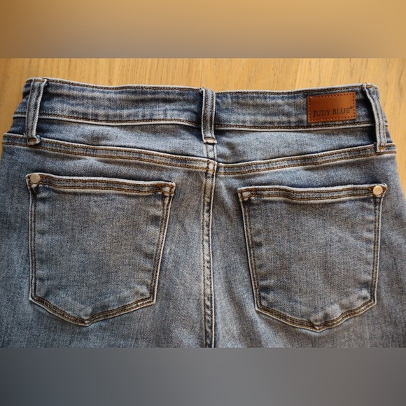 Judy Blue Slim Fit Medium Wash Jeans - Picture 4 of 4